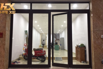 Những lưu ý khi lựa chọn phụ kiện cửa nhôm mở quay và đặc điểm cần biết