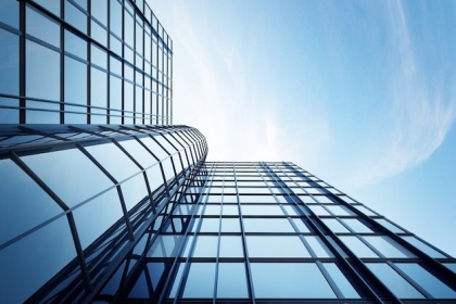 Kính cường lực có mấy loại? Phân loại & ứng dụng từng loại kính hiện nay 